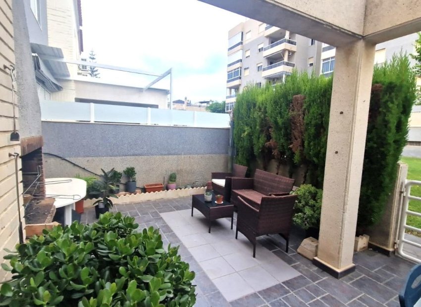 Herverkoop - Townhouse / Duplex / Corner - Torrevieia - Aguas Nuevas