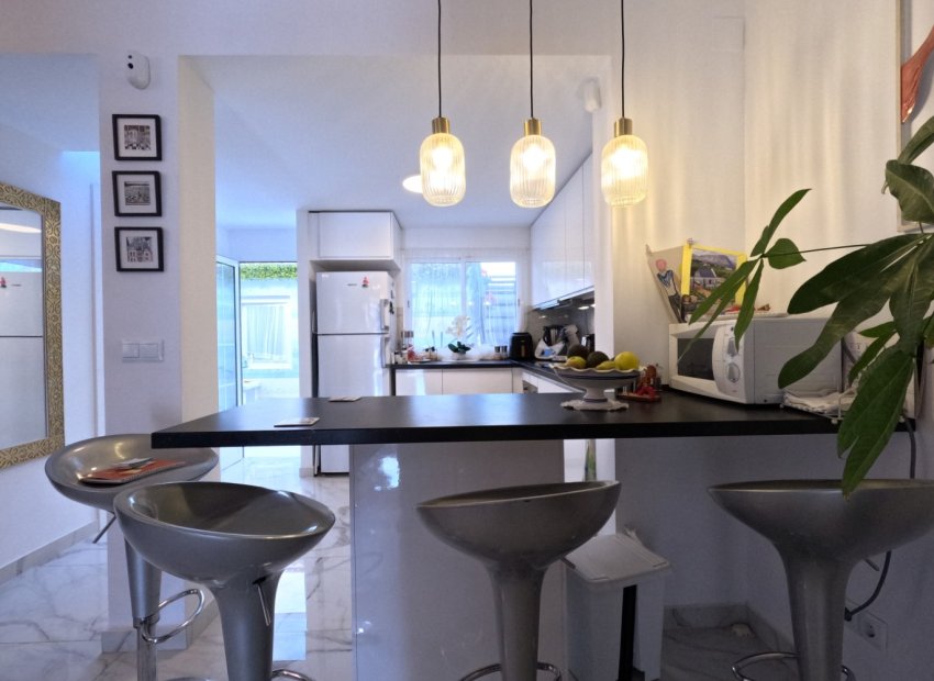 Herverkoop - Townhouse / Duplex / Corner - Torrevieia - El Acequión - Los Náufragos