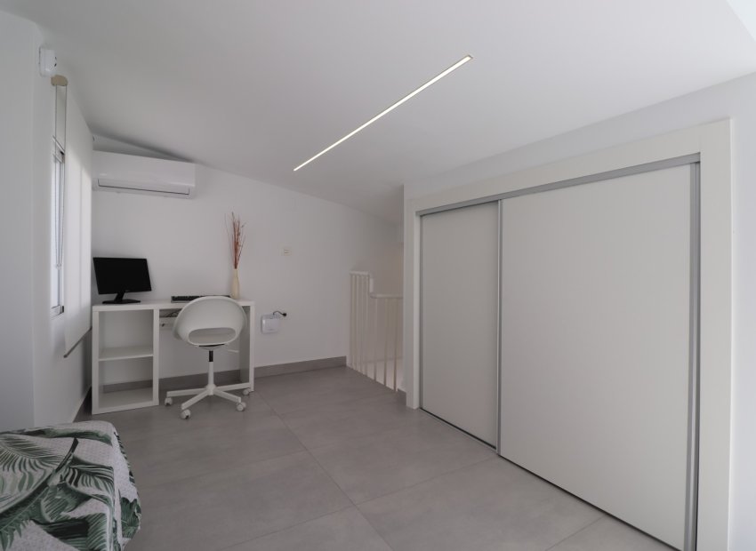 Herverkoop - Townhouse / Duplex / Corner - Torrevieia - San Luis