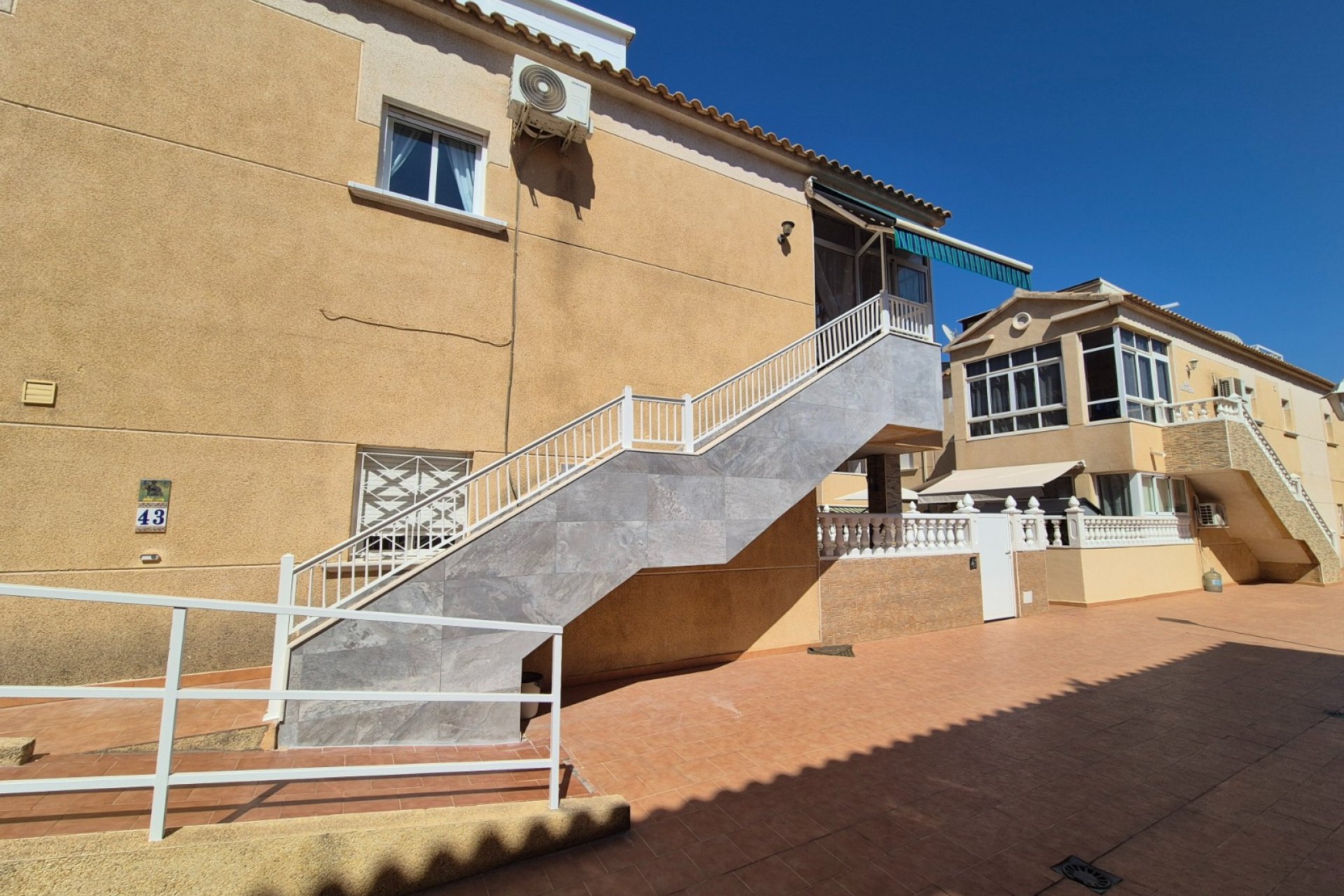 Herverkoop - Townhouse / Duplex / Corner - Torrevieia - Torrevieja