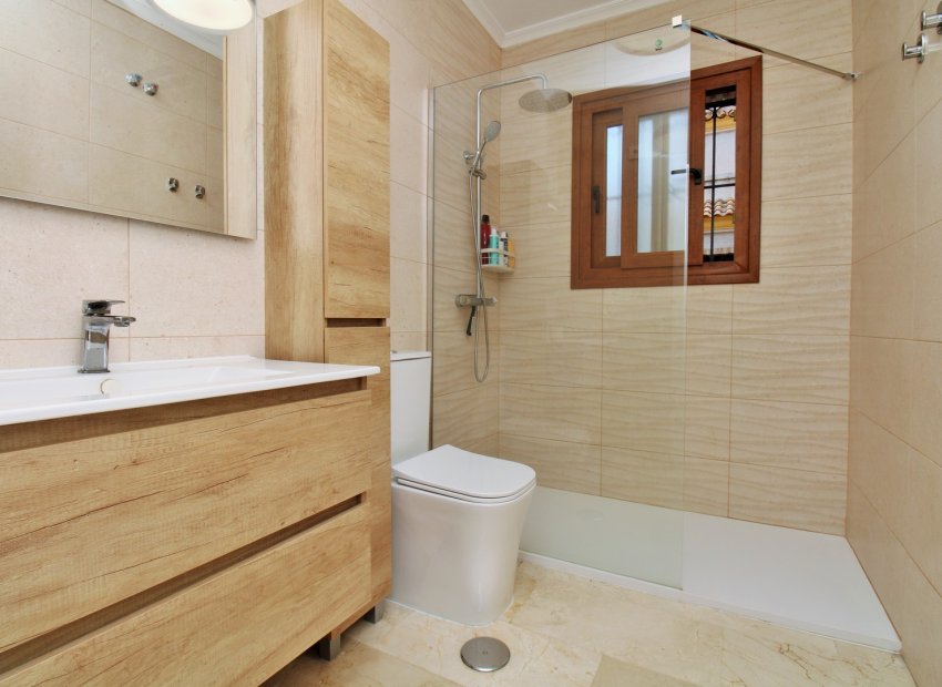 Herverkoop - Townhouse / Duplex / Corner - Villamartín - PAU 8