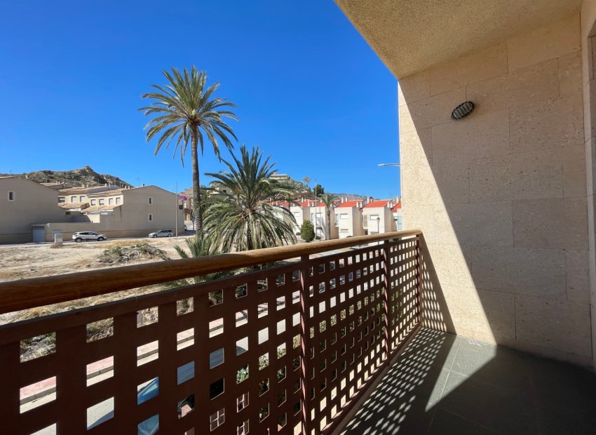 Herverkoop - Townhouse / Duplex / Corner - Villanueva Rio Segura - Villanueva