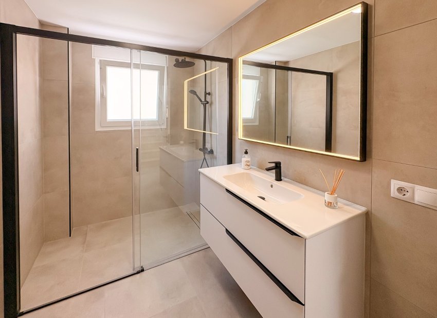 Herverkoop - Villa - El Campello - Pueblo Acantilado - Venta Lanuza