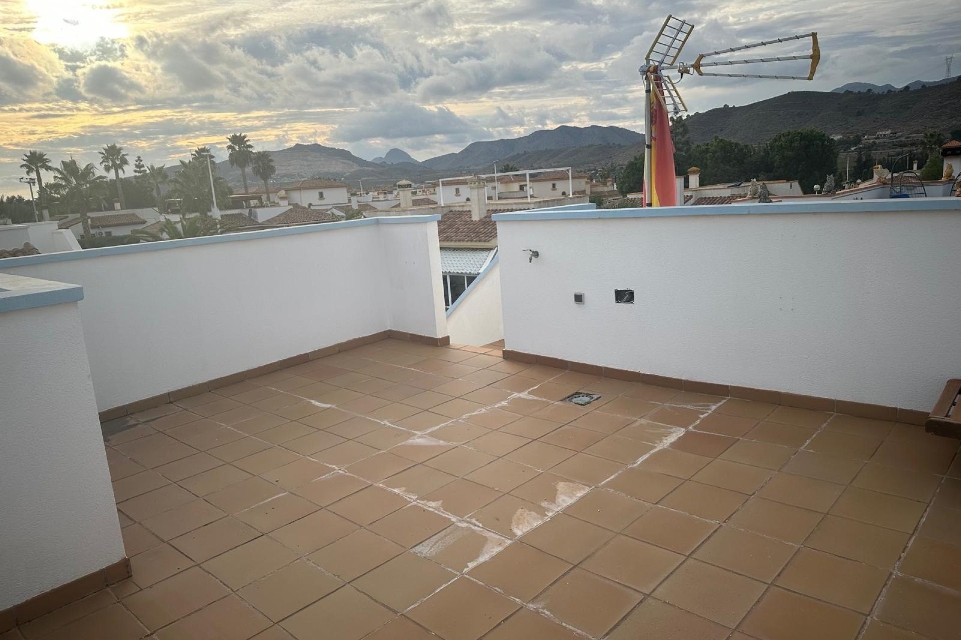 Herverkoop - Villa - Hondón de las Nieves - Urbaniz La Montañosa