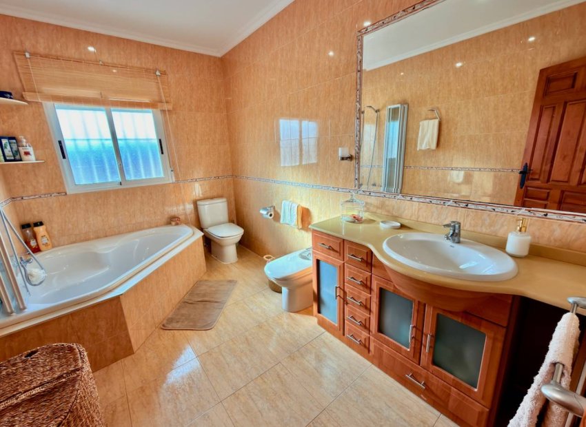 Herverkoop - Villa - Hondón de los Fráiles