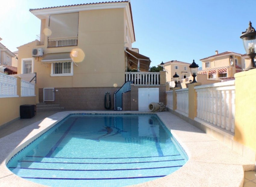 Herverkoop - Villa - La Nucía - Urbanizaciones