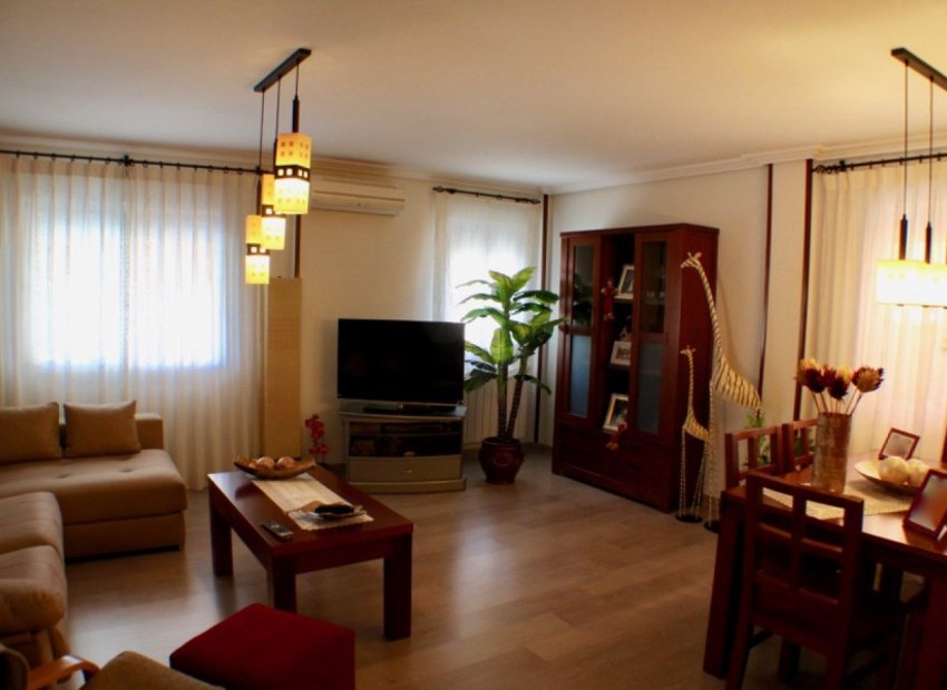 Herverkoop - Villa - La Nucía - Urbanizaciones