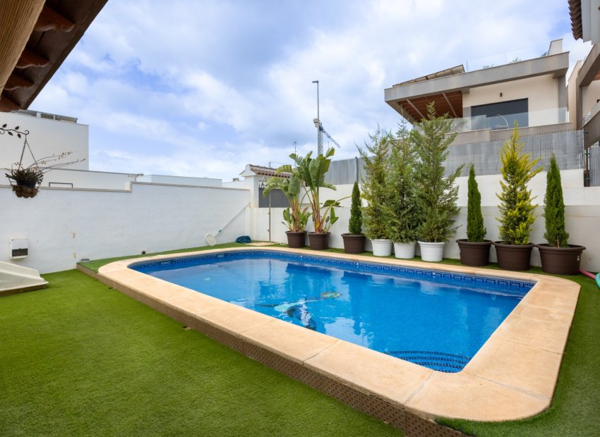 Herverkoop - Villa - Los Montesinos - La Herrada