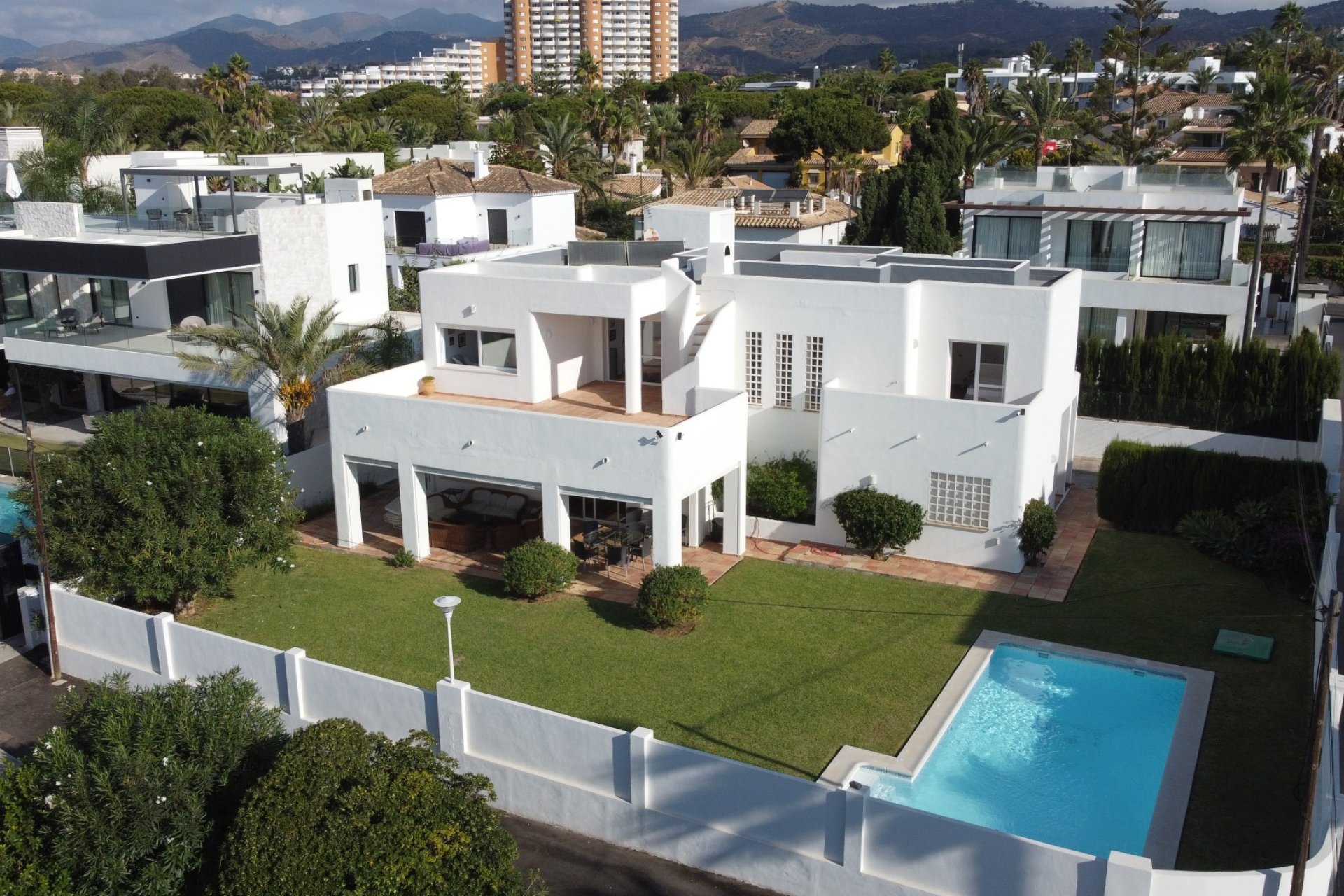 Herverkoop - Villa - Marbella - Las Chapas