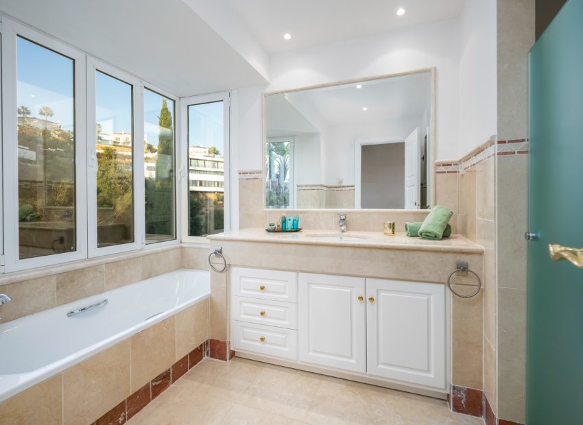 Herverkoop - Villa - Marbella - Los Monteros