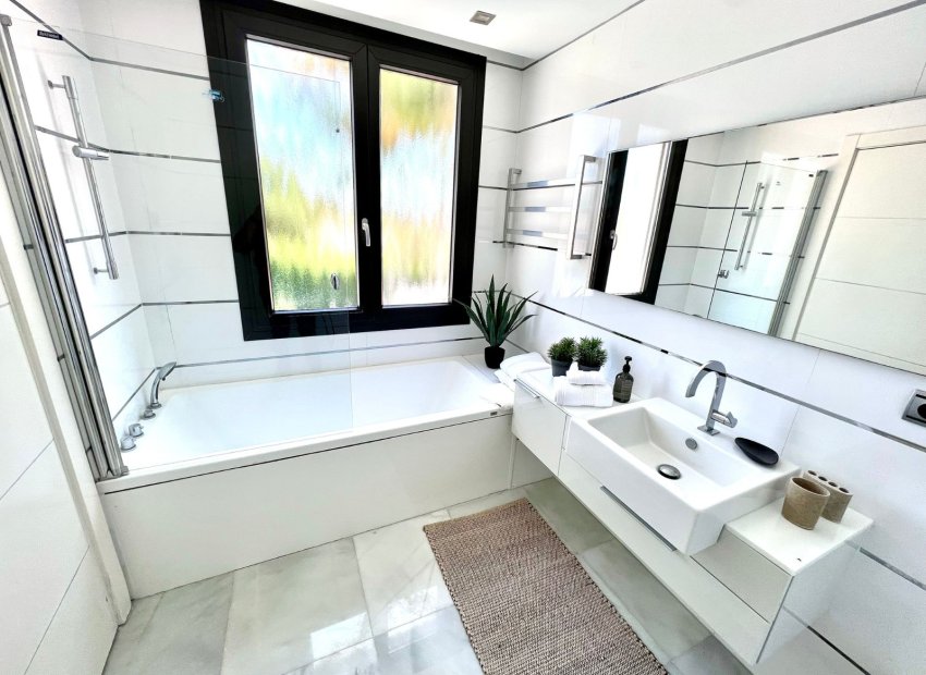 Herverkoop - Villa - Marbella - Nueva Andalucía