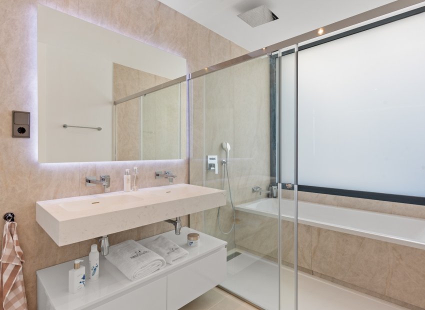 Herverkoop - Villa - Marbella - Puerto Banús