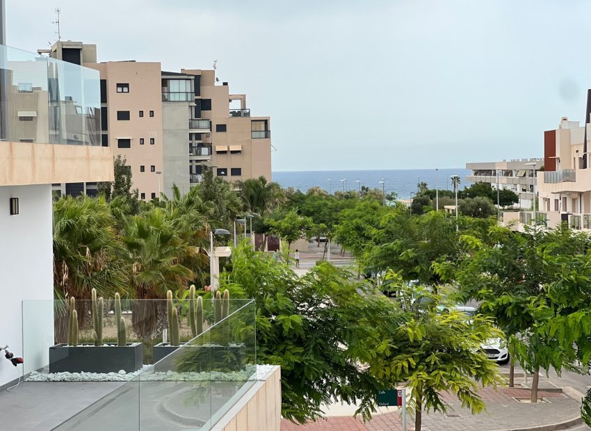 Herverkoop - Villa - Mil Palmeras - Costa Blanca