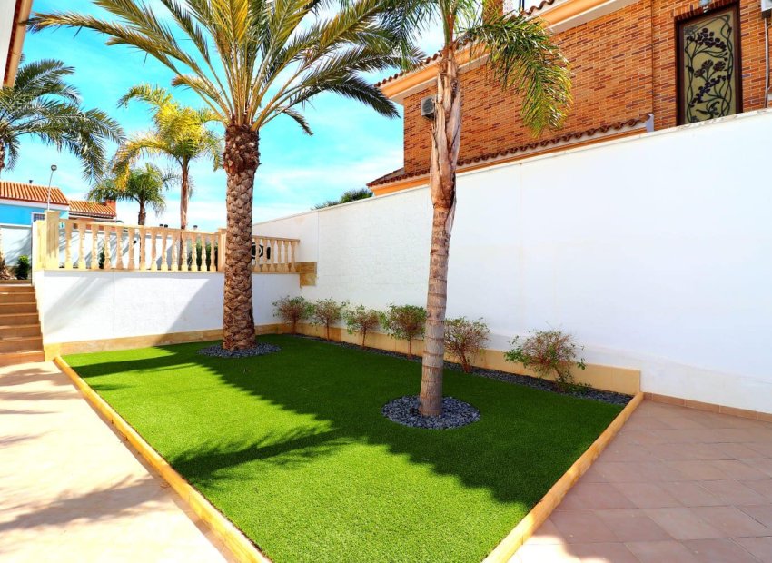 Herverkoop - Villa - Orihuela Costa - Campoamor