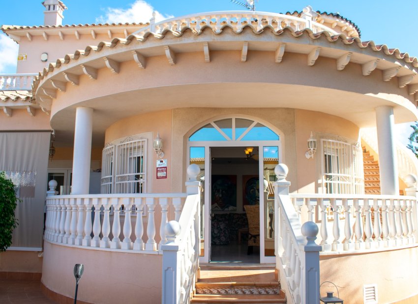 Herverkoop - Villa - Orihuela Costa - La Zenia