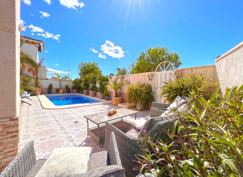 Herverkoop - Villa - Orihuela Costa - La Zenia