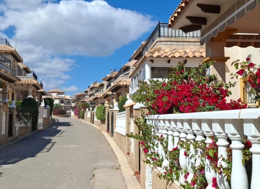 Herverkoop - Villa - Orihuela Costa - La Zenia