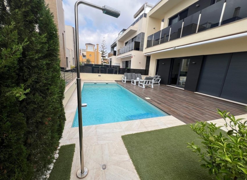 Herverkoop - Villa - Orihuela Costa - Lomas De Cabo Roig