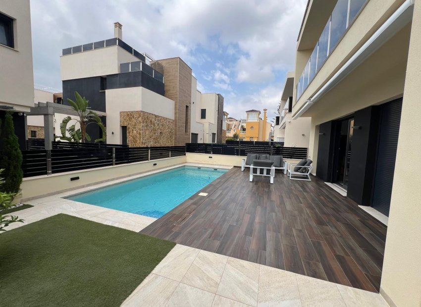 Herverkoop - Villa - Orihuela Costa - Lomas De Cabo Roig