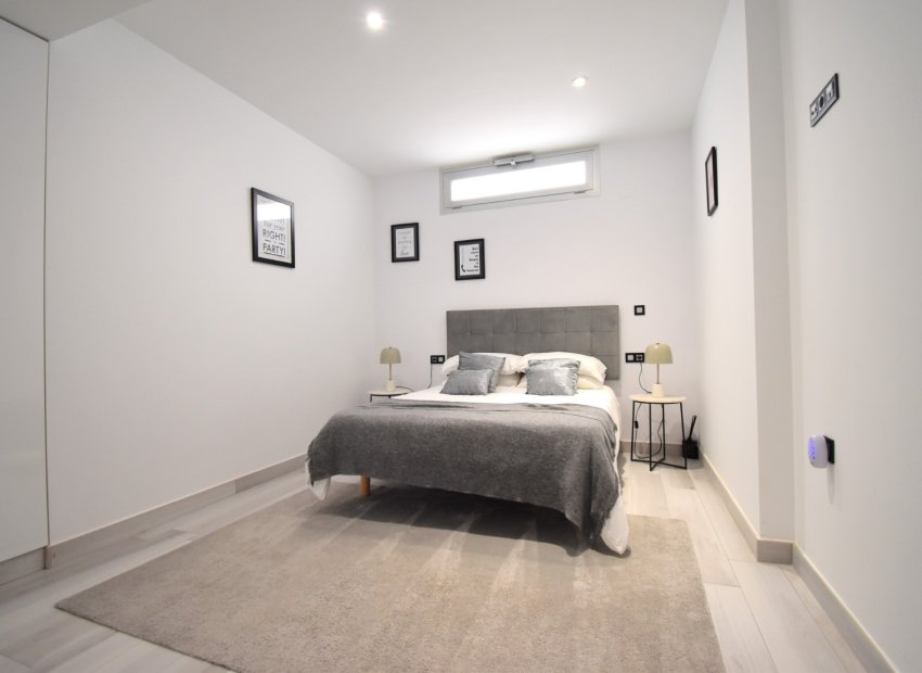 Herverkoop - Villa - Orihuela Costa - Lomas De Cabo Roig