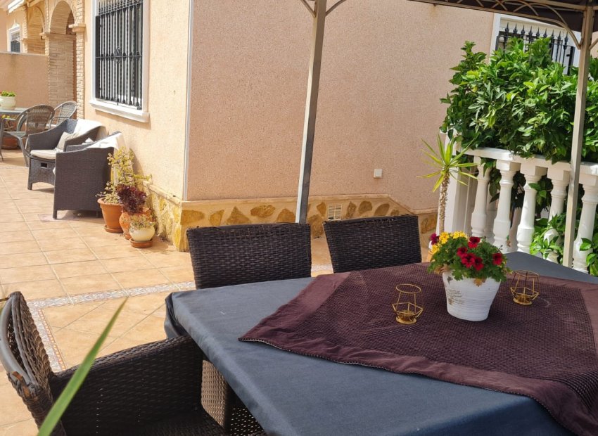 Herverkoop - Villa - Orihuela Costa - Los Dolses
