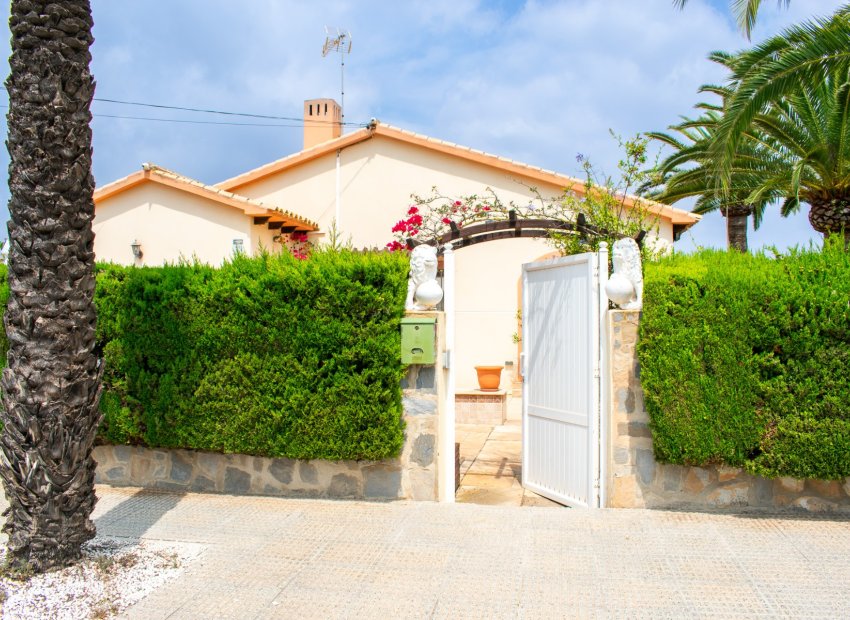 Herverkoop - Villa - Orihuela Costa - MUY CERCA DE LA PLAYA