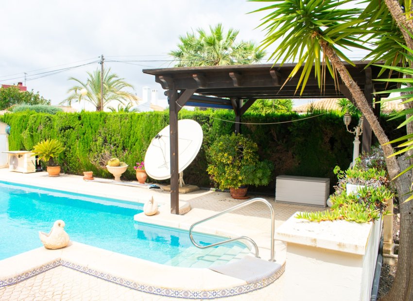 Herverkoop - Villa - Orihuela Costa - MUY CERCA DE LA PLAYA