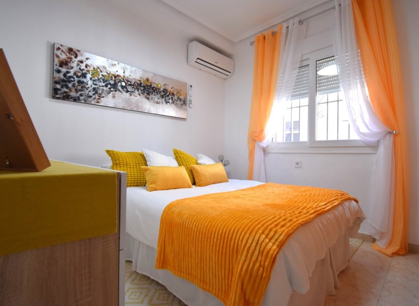 Herverkoop - Villa - Orihuela Costa - Playa Flamenca