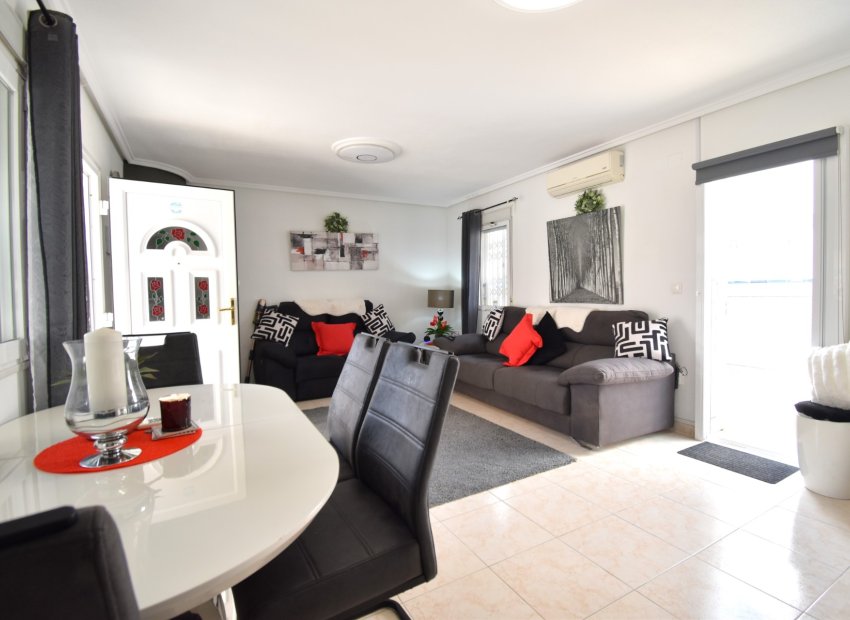 Herverkoop - Villa - Orihuela Costa - Playa Flamenca