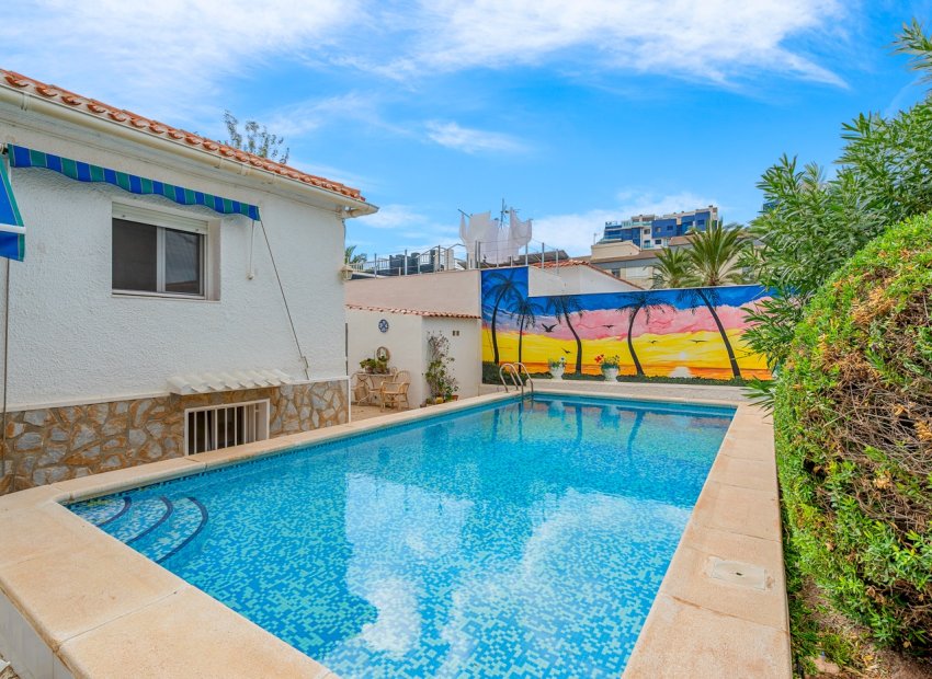 Herverkoop - Villa - Orihuela Costa - Punta Prima