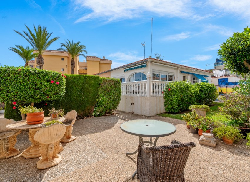 Herverkoop - Villa - Orihuela Costa - Punta Prima