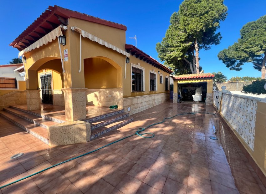 Herverkoop - Villa - Orihuela Costa - Punta Prima