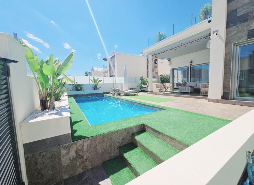 Herverkoop - Villa - Orihuela Costa - Villamartín