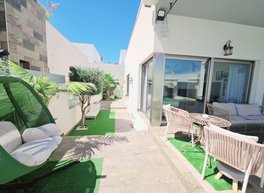 Herverkoop - Villa - Orihuela Costa - Villamartín