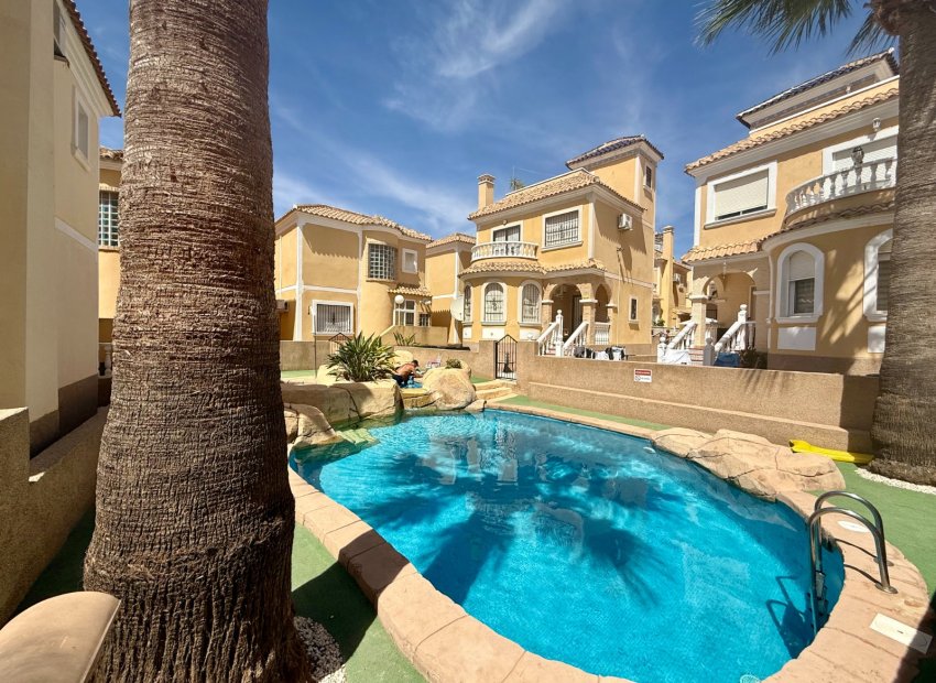 Herverkoop - Villa - Orihuela Costa - Villamartín