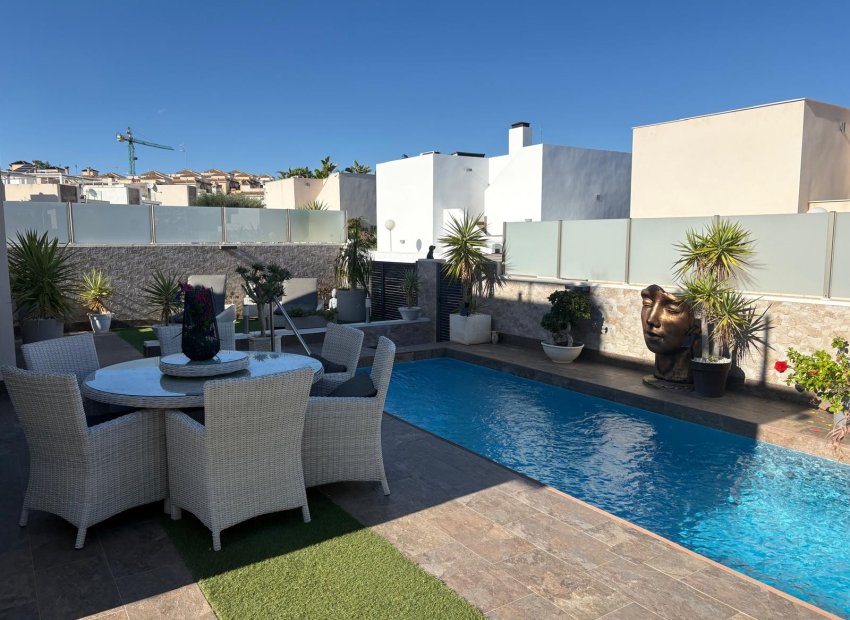 Herverkoop - Villa - Orihuela Costa - Villamartín