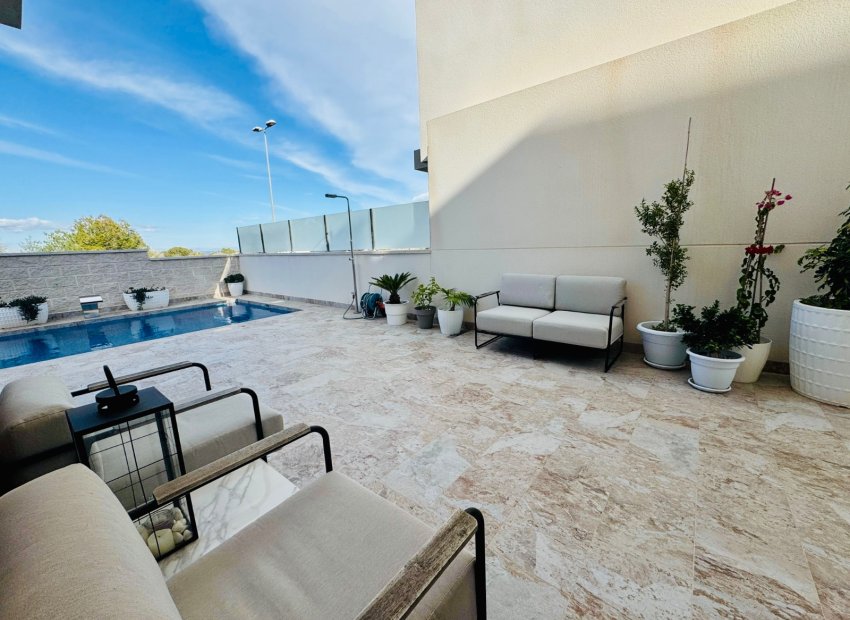 Herverkoop - Villa - Orihuela Costa - Villamartín