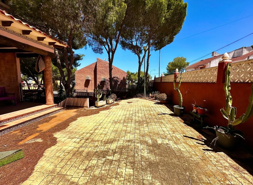 Herverkoop - Villa - San Miguel de Salinas - Ciudad de las comunicaciones