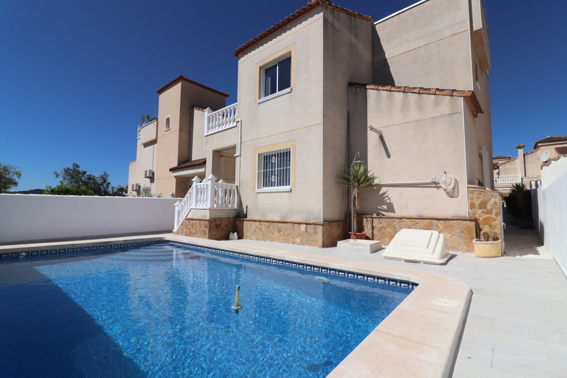 Herverkoop - Villa - San Miguel de Salinas - Lake View Mansions