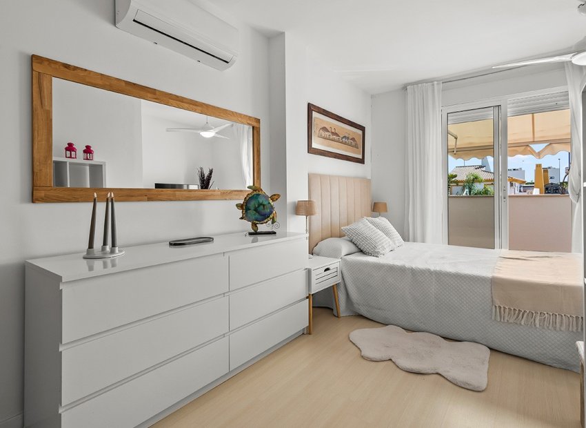 Herverkoop - Villa - Torre de la Horadada - Pueblo Latino