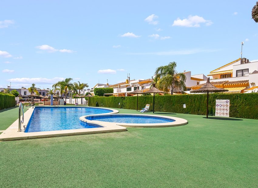 Herverkoop - Villa - Torre de la Horadada - Pueblo Latino