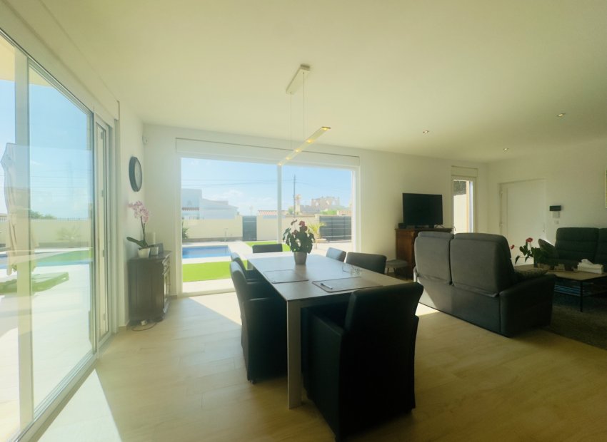 Herverkoop - Villa - Torrevieia - La Siesta