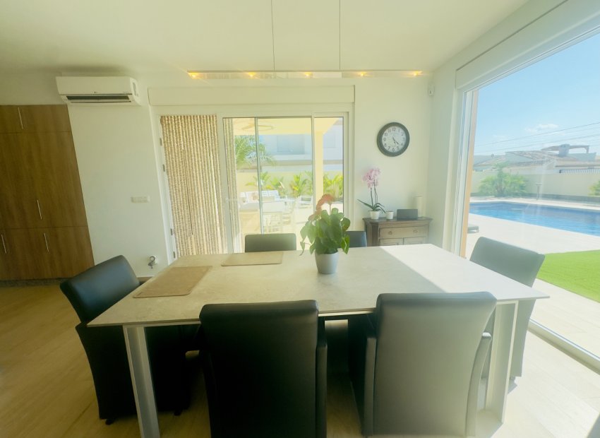 Herverkoop - Villa - Torrevieia - La Siesta