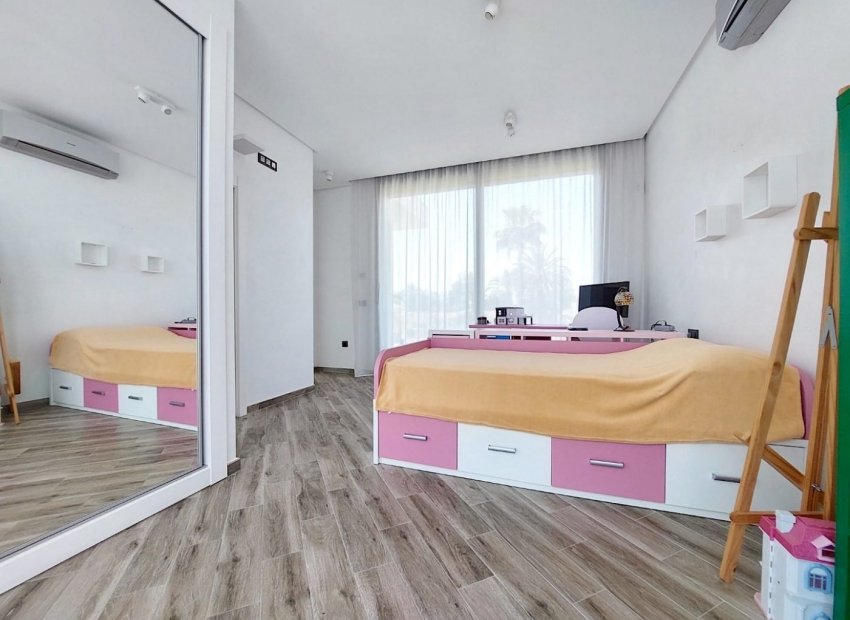 Herverkoop - Villa - Torrevieia - Los Angeles