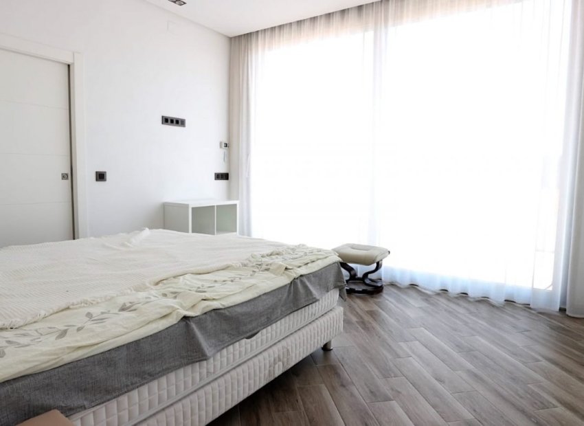 Herverkoop - Villa - Torrevieia - Los Angeles