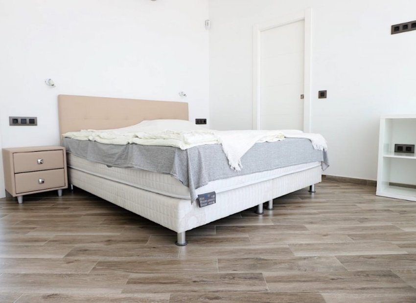 Herverkoop - Villa - Torrevieia - Los Angeles