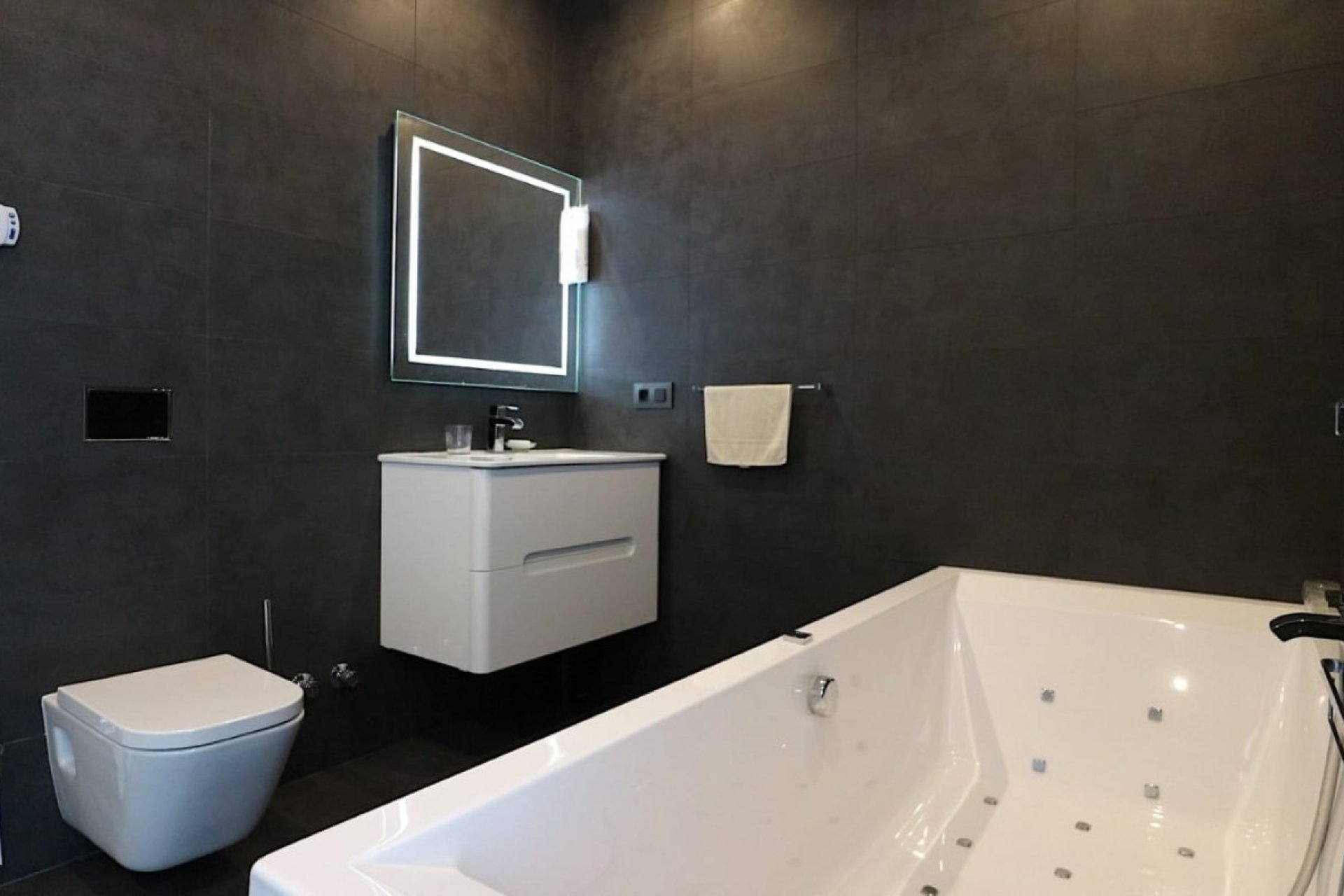 Herverkoop - Villa - Torrevieia - Los Angeles