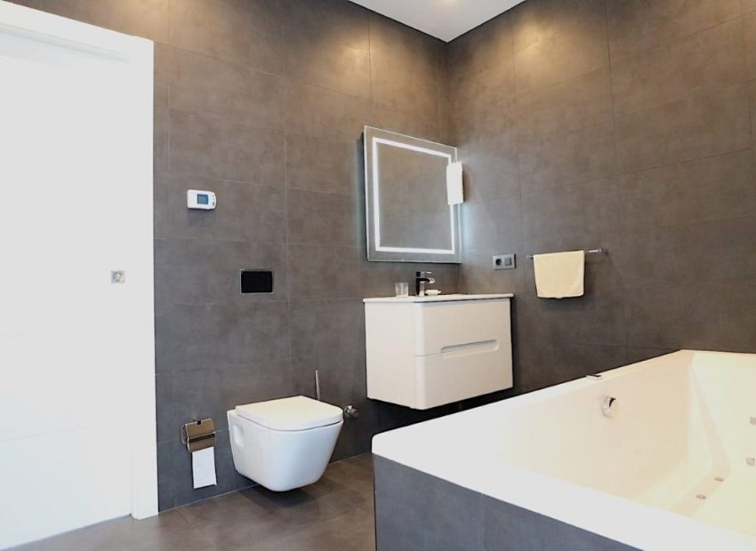 Herverkoop - Villa - Torrevieia - Los Angeles