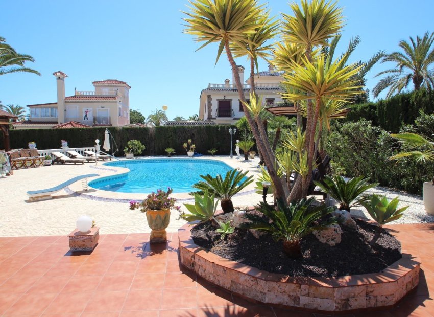 Herverkoop - Villa - Torrevieia - Punta Prima