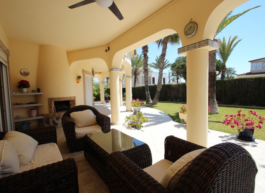 Herverkoop - Villa - Torrevieia - Punta Prima